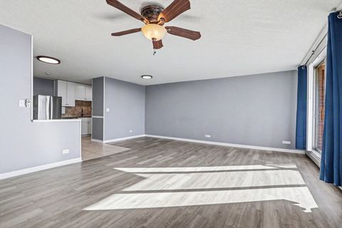 Tiny photo for 2201 S Highland Avenue #4L, Lombard, IL 60148 (MLS # 12598066)