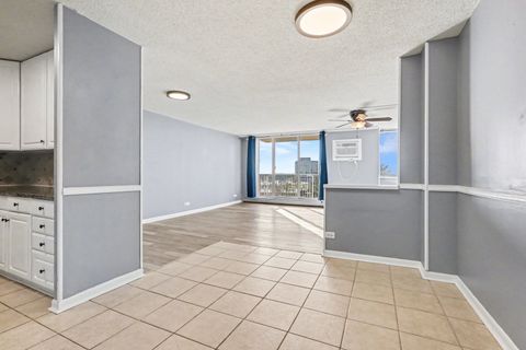 Tiny photo for 2201 S Highland Avenue #4L, Lombard, IL 60148 (MLS # 12598066)