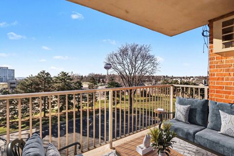 Tiny photo for 2201 S Highland Avenue #4L, Lombard, IL 60148 (MLS # 12598066)