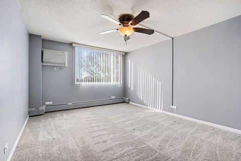 Tiny photo for 2201 S Highland Avenue #4L, Lombard, IL 60148 (MLS # 12598066)