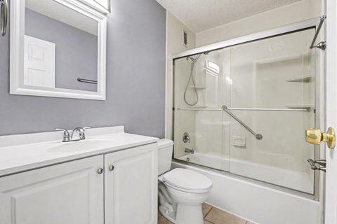 Tiny photo for 2201 S Highland Avenue #4L, Lombard, IL 60148 (MLS # 12598066)