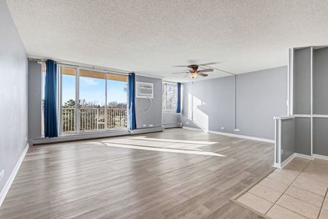 Tiny photo for 2201 S Highland Avenue #4L, Lombard, IL 60148 (MLS # 12598066)