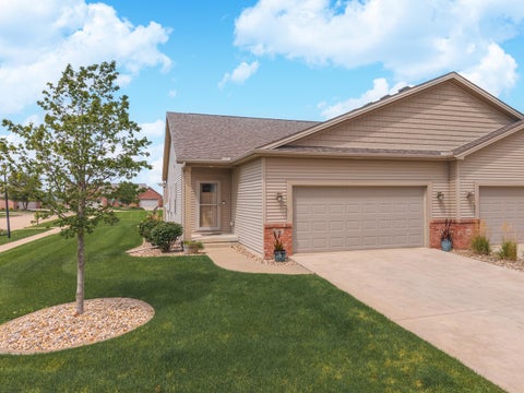 Photo of 1931 Glenbridge Road, Bloomington, IL 61704 (MLS # 12718823)
