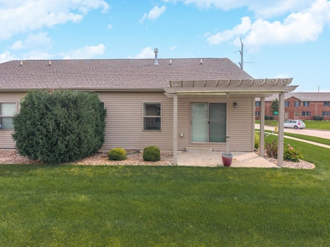 Tiny photo for 1931 Glenbridge Road, Bloomington, IL 61704 (MLS # 12718823)