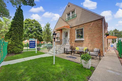 Tiny photo for 11301 S Avenue H, Chicago, IL 60617 (MLS # 12689111)
