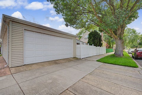 Tiny photo for 11301 S Avenue H, Chicago, IL 60617 (MLS # 12689111)