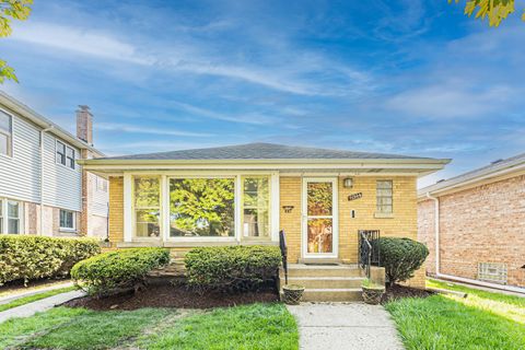 Tiny photo for 6344 N Kildare Avenue, Chicago, IL 60646 (MLS # 12616711)