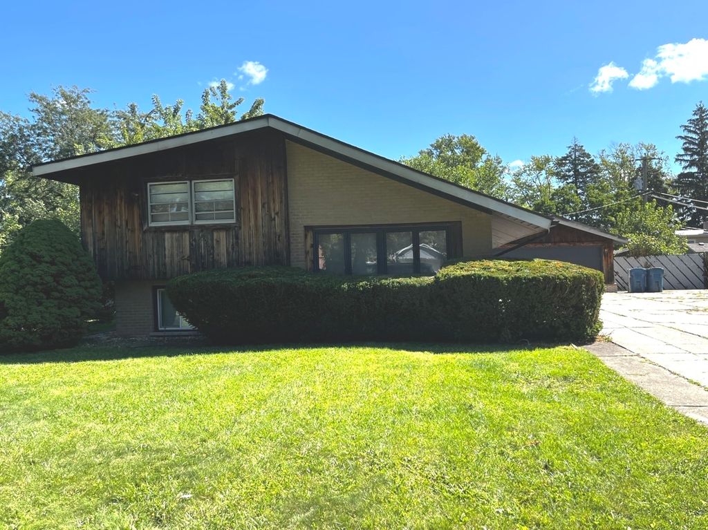 Photo for 12649 S PARKSIDE Avenue, Palos Heights, IL 60463 (MLS # 12467714)