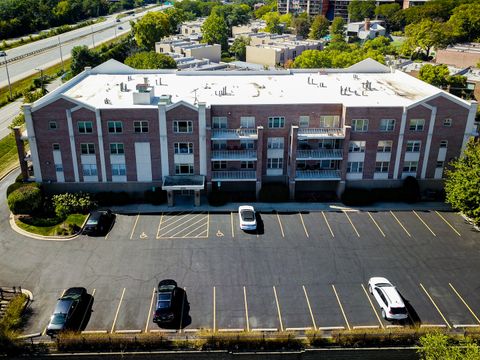Tiny photo for 1200 S Prospect Avenue #303, Elmhurst, IL 60126 (MLS # 12484478)
