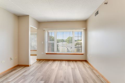 Tiny photo for 1200 S Prospect Avenue #303, Elmhurst, IL 60126 (MLS # 12484478)