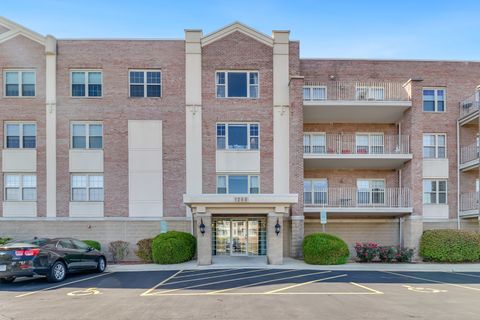 Photo of 1200 S Prospect Avenue #303, Elmhurst, IL 60126 (MLS # 12484478)