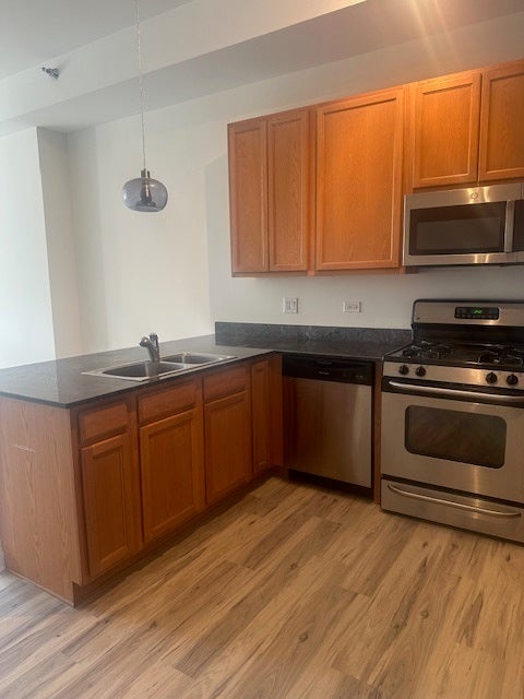 8 W MONROE Street 1702
