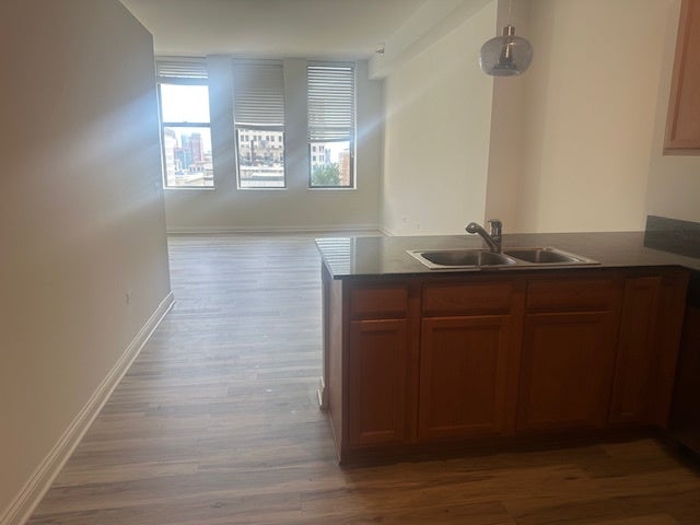 8 W MONROE Street 1702