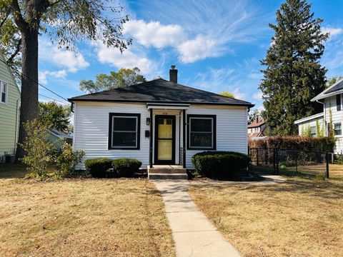 Photo of 2216 N COURT Street, Rockford, IL 61103 (MLS # 12489872)