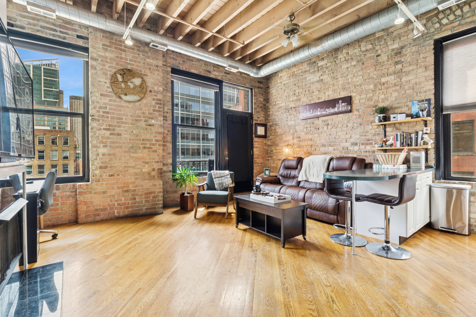 226 N Clinton Street 514A