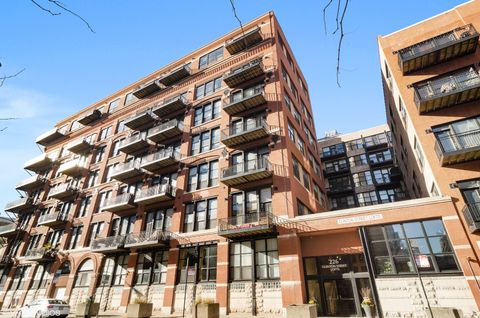 226 N Clinton Street 514A Chicago IL 60661