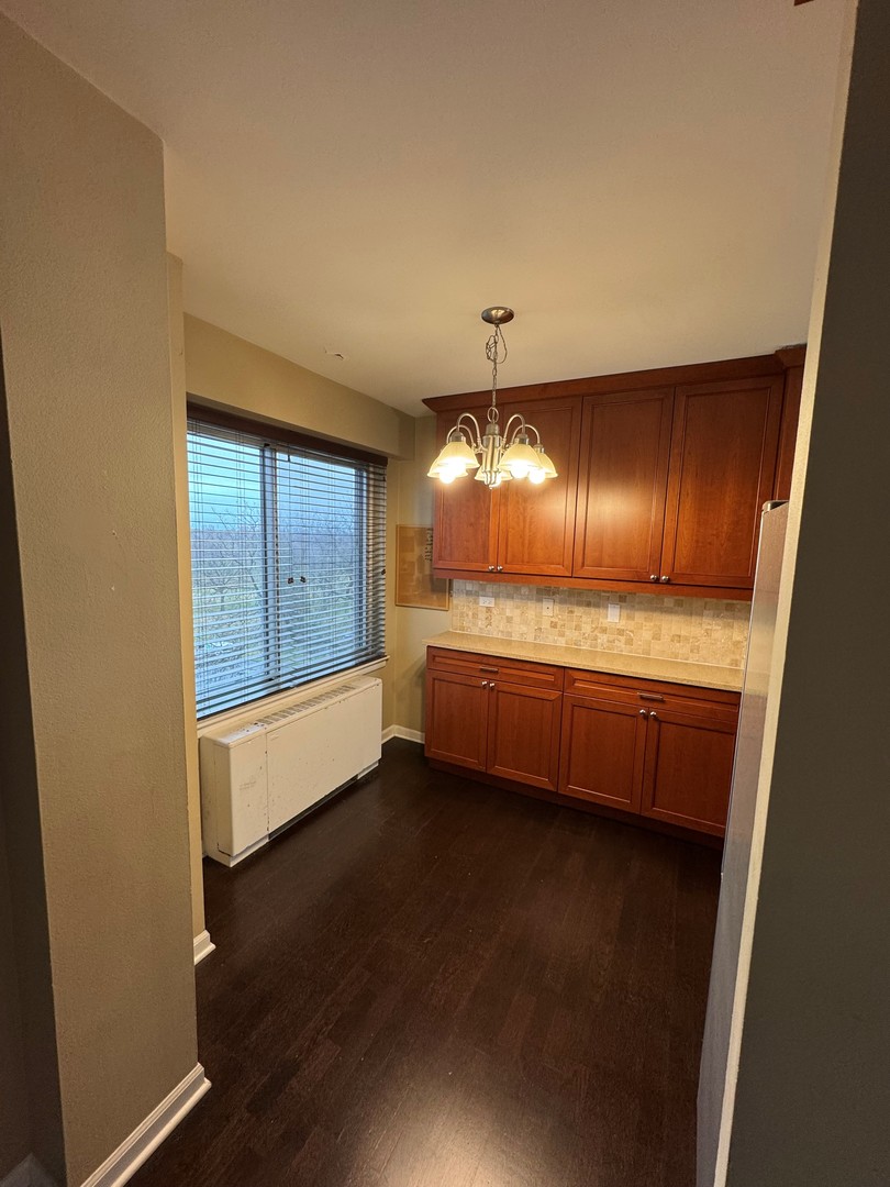 6933 N kedzie Avenue 615