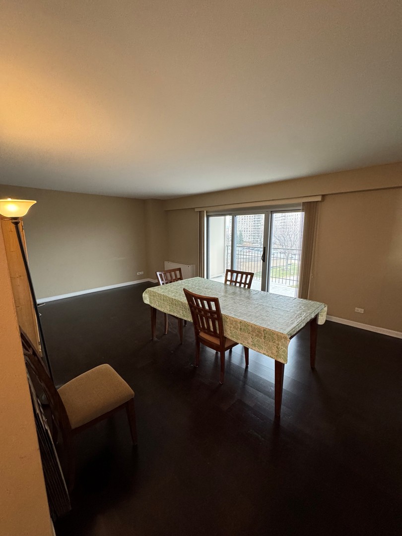 6933 N kedzie Avenue 615
