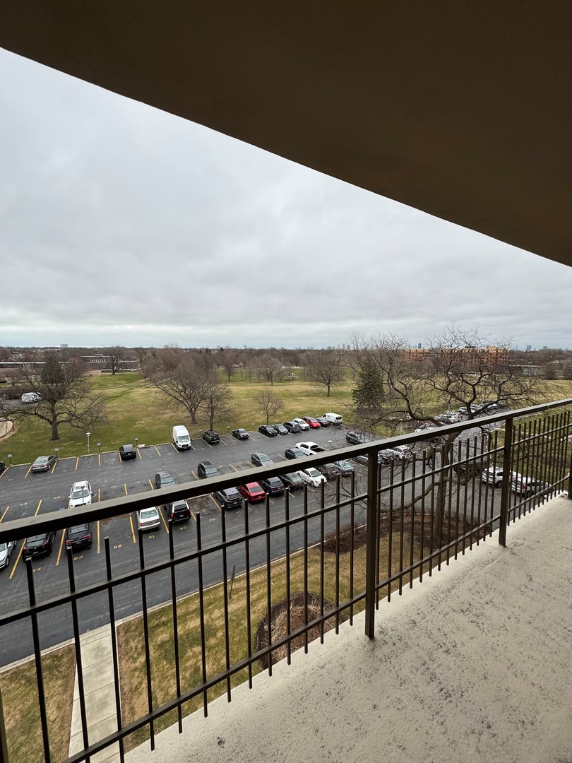 6933 N kedzie Avenue 615