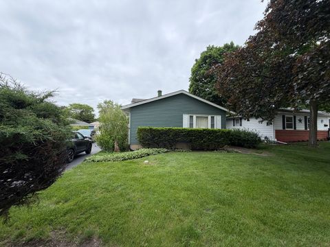 Photo of 2203 Kirchoff Road, Rolling Meadows, IL 60008 (MLS # 12712866)