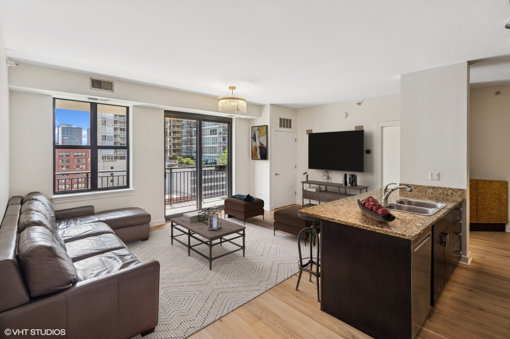 451 W Huron Street 910