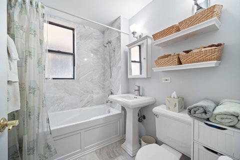 Tiny photo for 1025 W Balmoral Avenue #2B, Chicago, IL 60640 (MLS # 12704939)