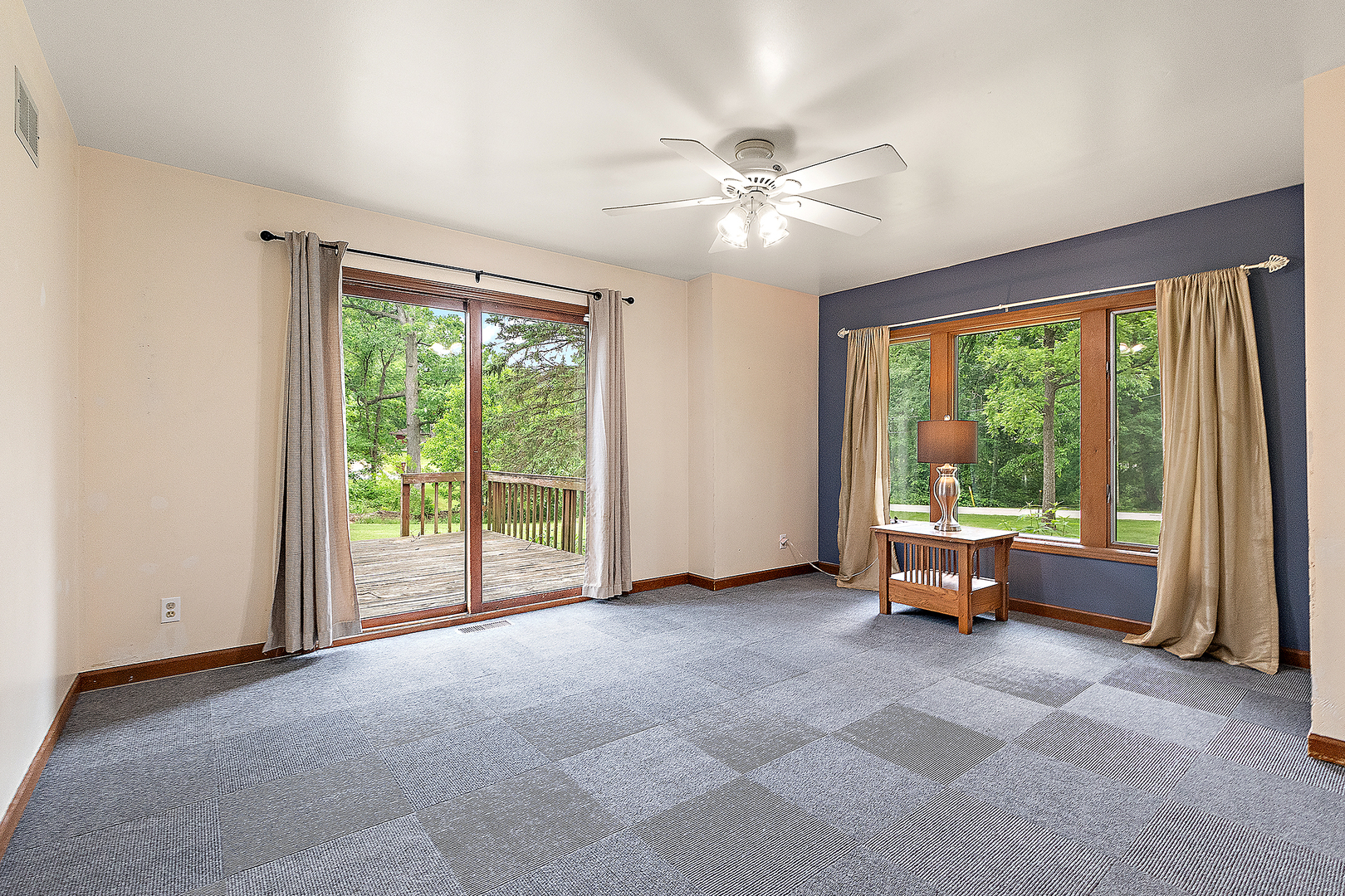 20143 N Woodland Circle