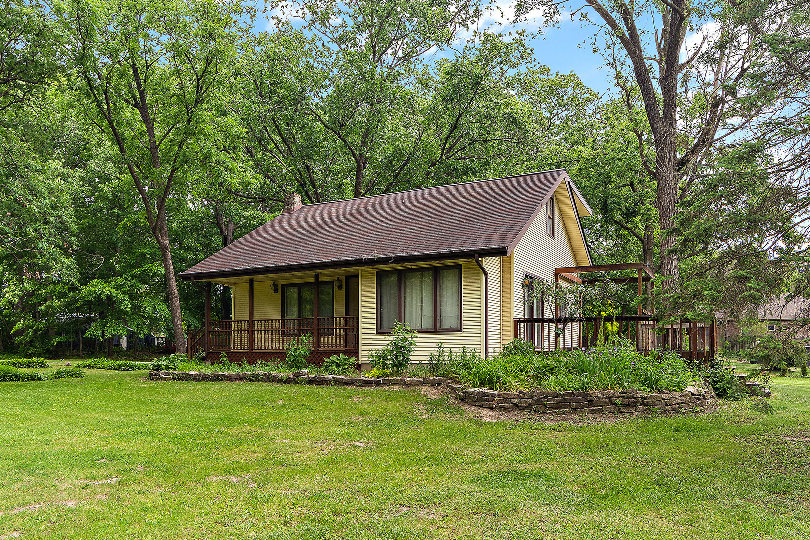 20143 N Woodland Circle