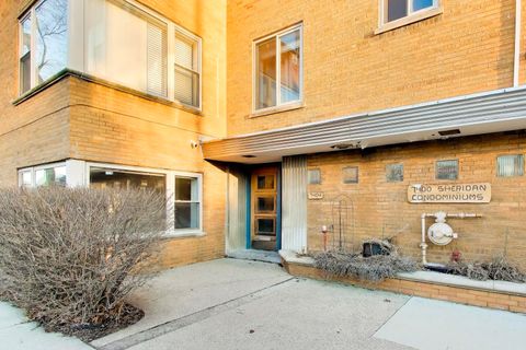 Tiny photo for 7404 N Sheridan Road #G, Chicago, IL 60626 (MLS # 12586730)