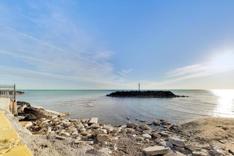 Tiny photo for 7404 N Sheridan Road #G, Chicago, IL 60626 (MLS # 12586730)