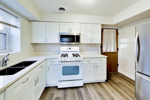 Tiny photo for 7404 N Sheridan Road #G, Chicago, IL 60626 (MLS # 12586730)
