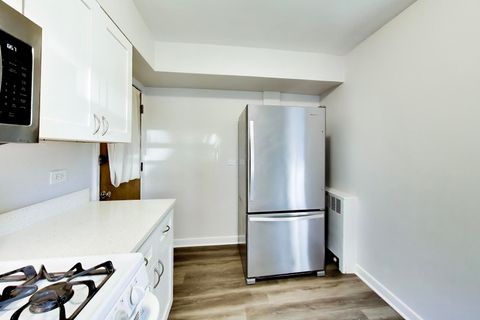 Tiny photo for 7404 N Sheridan Road #G, Chicago, IL 60626 (MLS # 12586730)