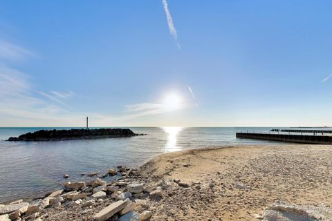 Tiny photo for 7404 N Sheridan Road #G, Chicago, IL 60626 (MLS # 12586730)