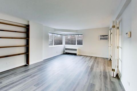 Tiny photo for 7404 N Sheridan Road #G, Chicago, IL 60626 (MLS # 12586730)