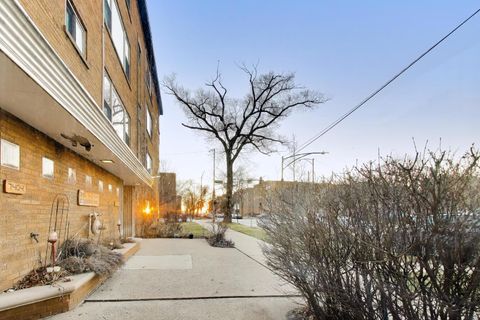Tiny photo for 7404 N Sheridan Road #G, Chicago, IL 60626 (MLS # 12586730)