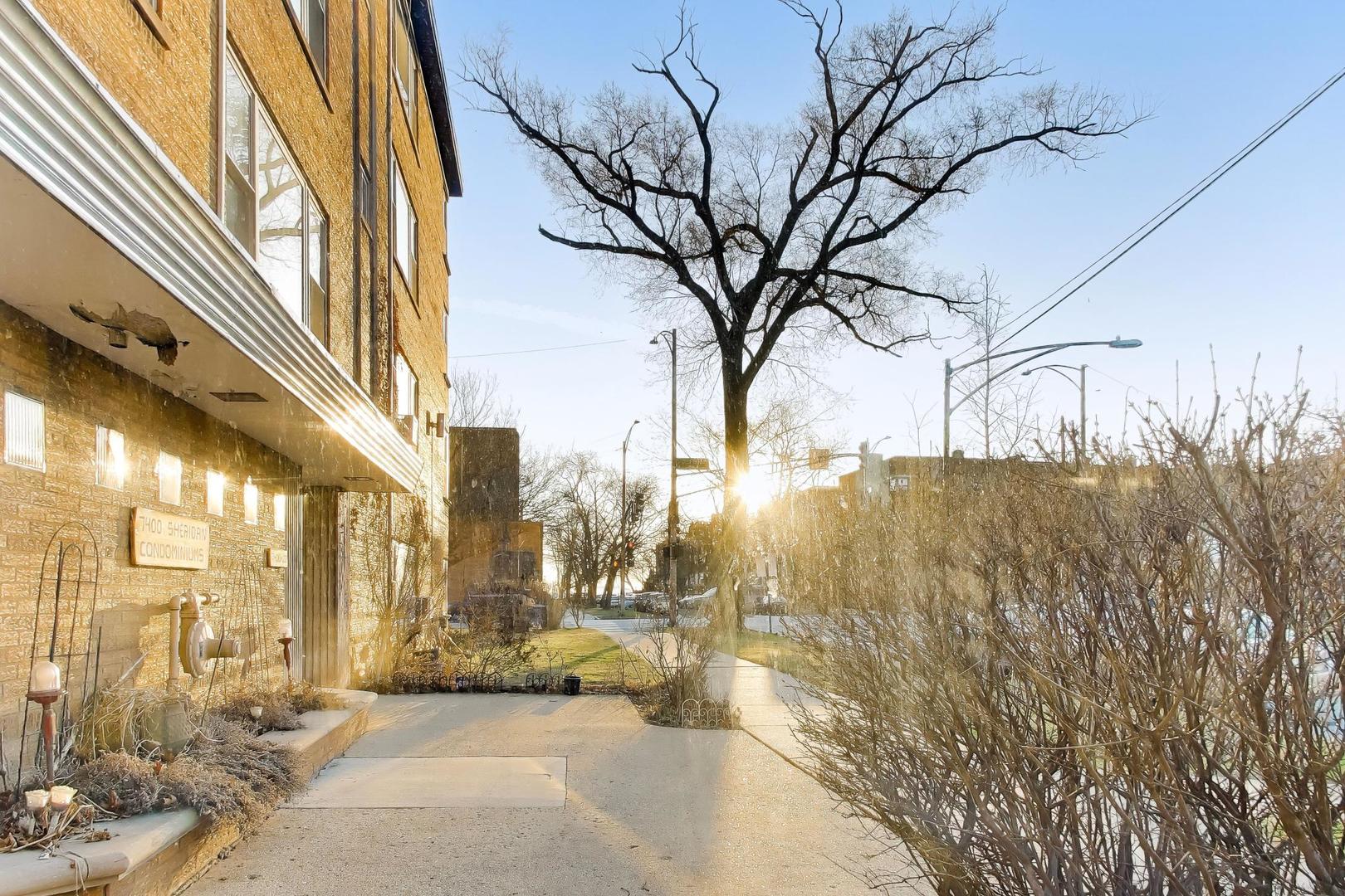 7404 N Sheridan Road G