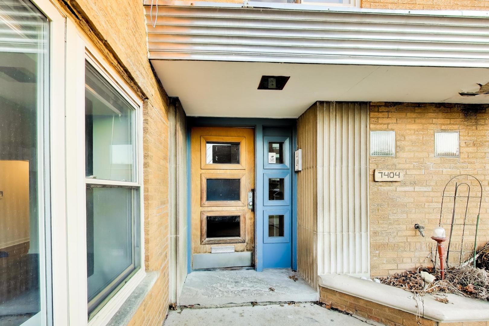 7404 N Sheridan Road G