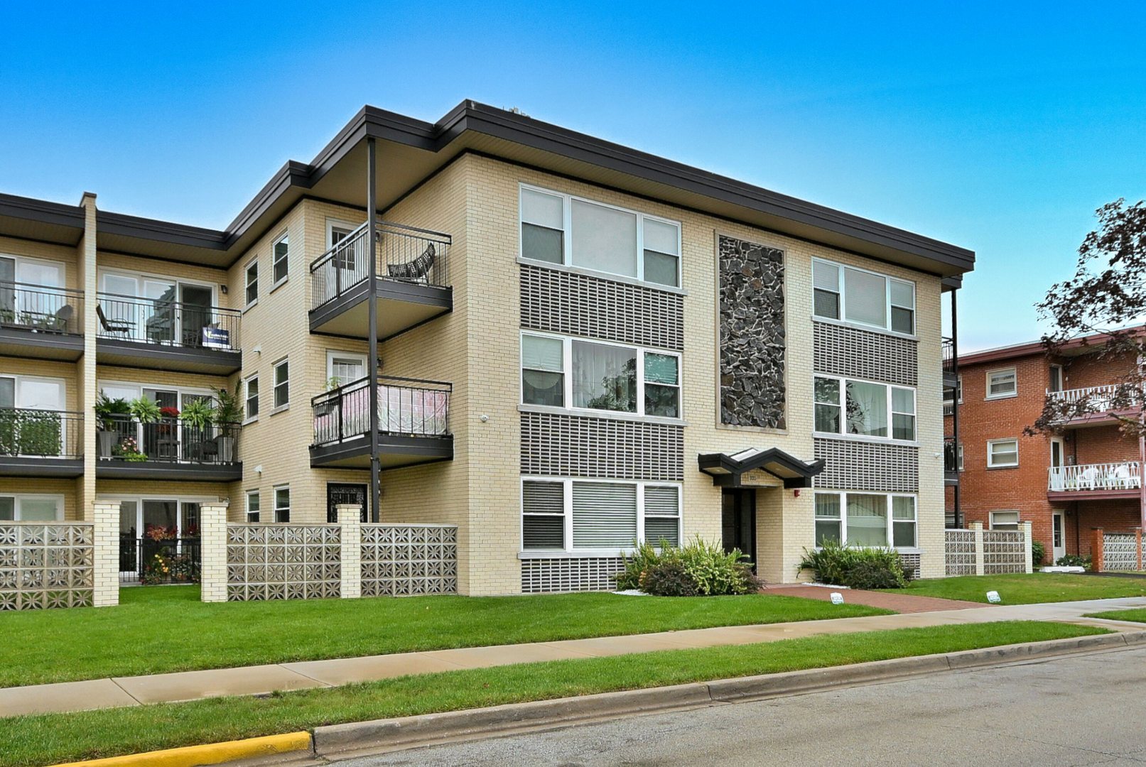 3035 Paris Avenue 305