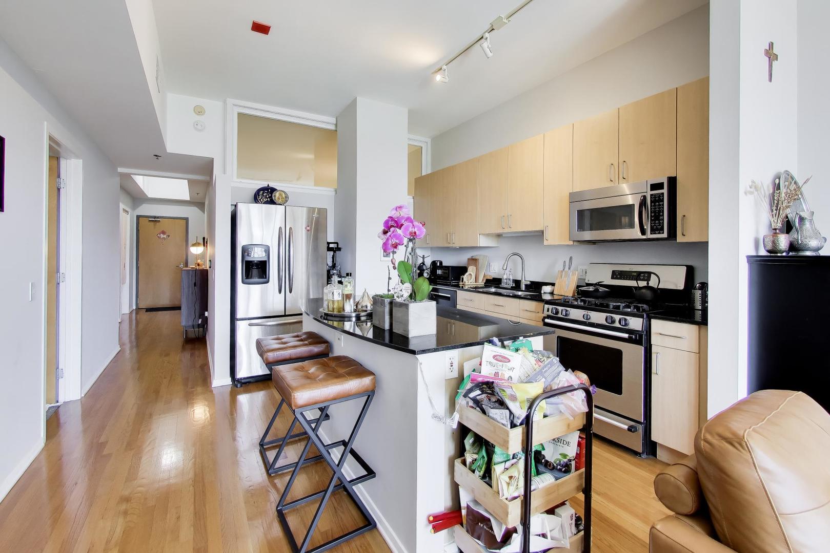 1201 W Adams Street 805