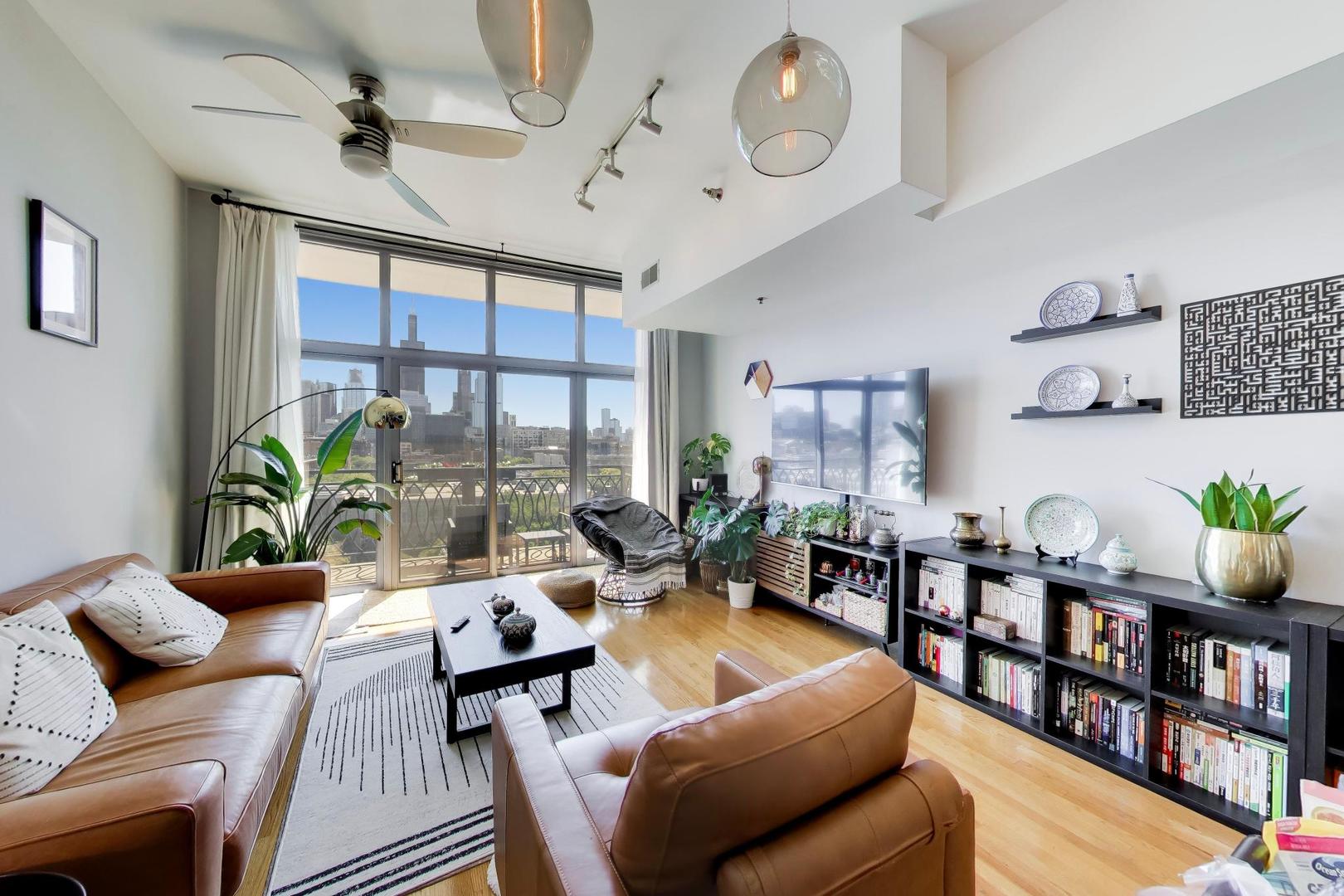 1201 W Adams Street 805