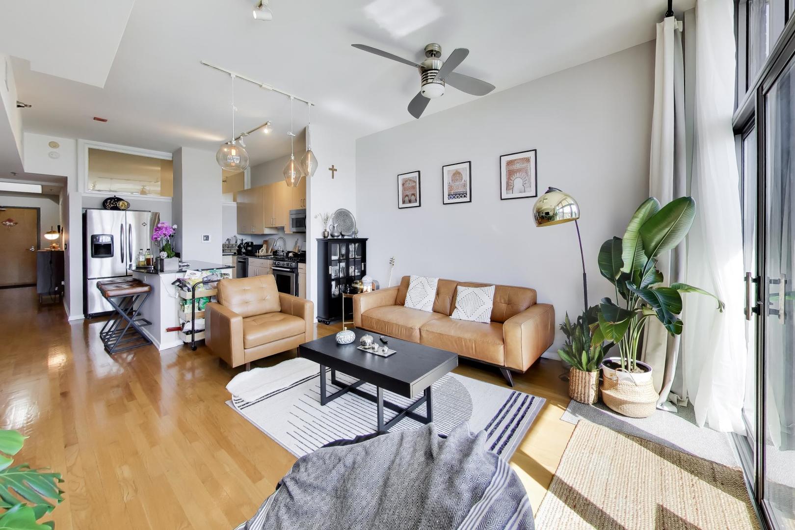 1201 W Adams Street 805