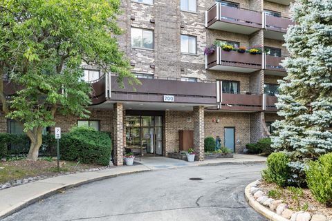 Tiny photo for 700 Wellington Avenue #406, Elk Grove Village, IL 60007 (MLS # 12475373)