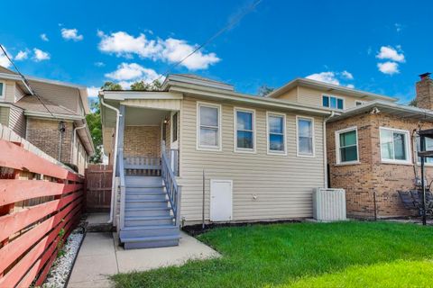Tiny photo for 2932 N 77th Court, Elmwood Park, IL 60707 (MLS # 12507301)