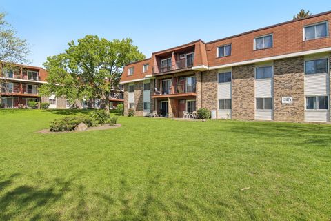 Tiny photo for 615 Hill Drive #303, Hoffman Estates, IL 60169 (MLS # 12354041)