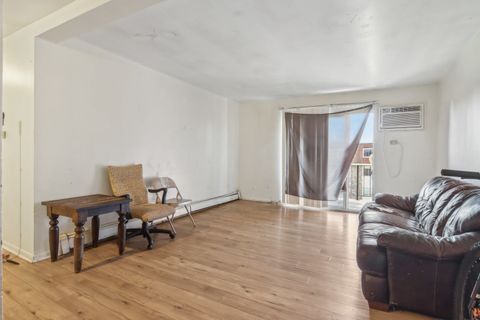 Tiny photo for 615 Hill Drive #303, Hoffman Estates, IL 60169 (MLS # 12354041)