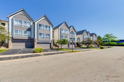 Tiny photo for 668 E Fountainview Drive, Mundelein, IL 60060 (MLS # 12744587)