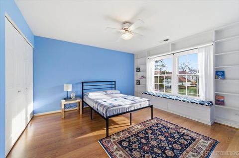 Tiny photo for 870 S Kilkenny Drive #D, Wheaton, IL 60189 (MLS # 12596470)