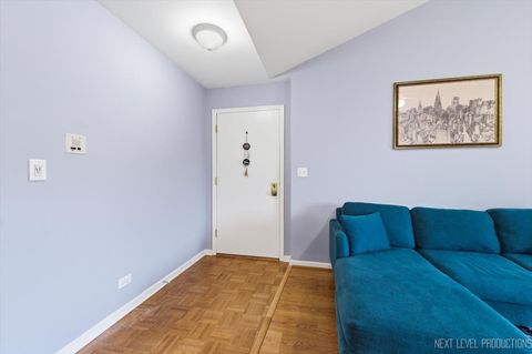 Tiny photo for 870 S Kilkenny Drive #D, Wheaton, IL 60189 (MLS # 12596470)