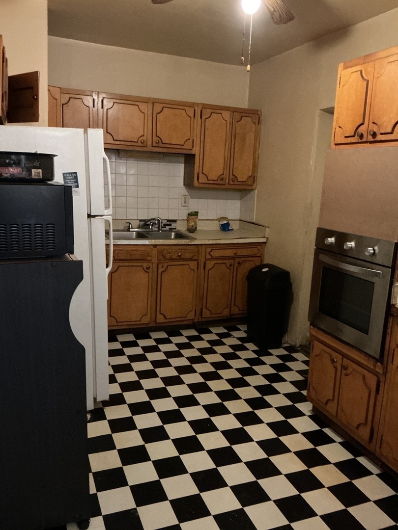 9230 S Saginaw Avenue