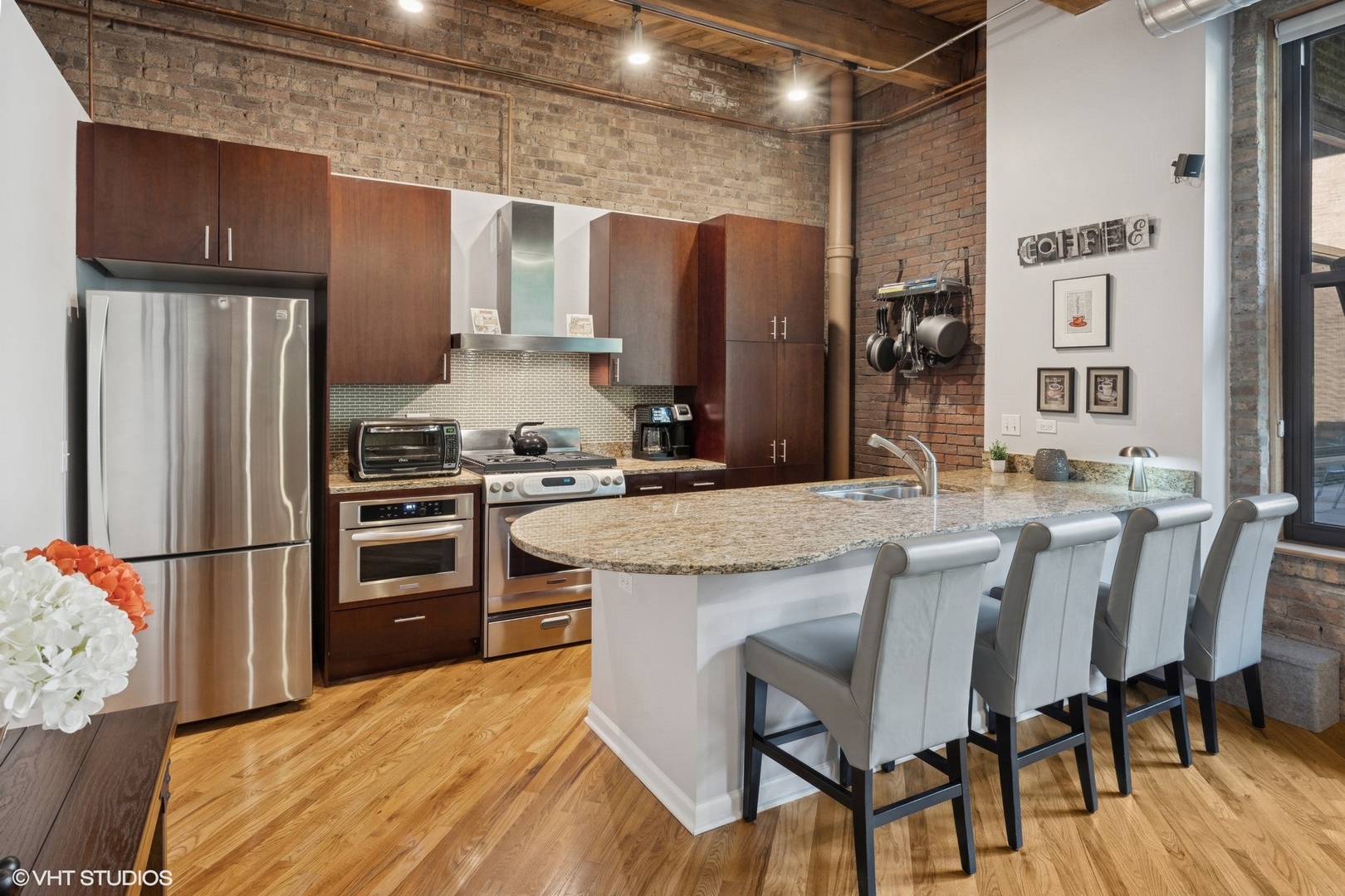 1040 W Adams Street 203